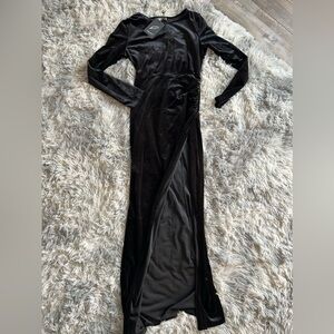 Women’s black open back velvet gown with slit - XS NWT